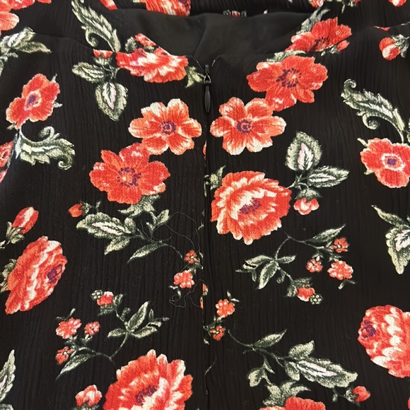 Forever 21 Floral Low Cut Top - Picture 3 of 7